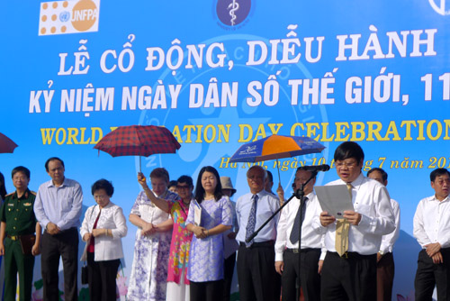 Mít tinh hưởng ứng Ngày dân số thế giới 11/7/2015